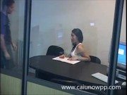 Sexo com a putinha secretária na sala