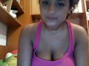 Xxx da morena empregada aproveitando tempo livre na webcam