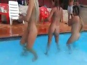 Xxx dessas brasileiras em festa peladas na piscina