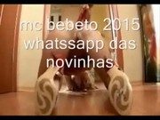 Novinha no zap em casa se masturbando com dildo grande